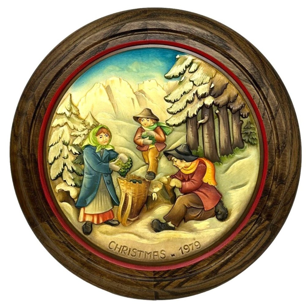 Vintage ANRI Christmas Wooden Plate 1979 The Moss Gatherers of Vilnoess 11"